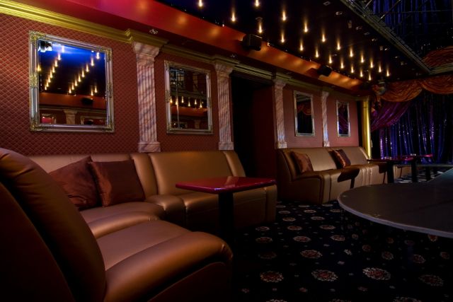 キャバクラの店内